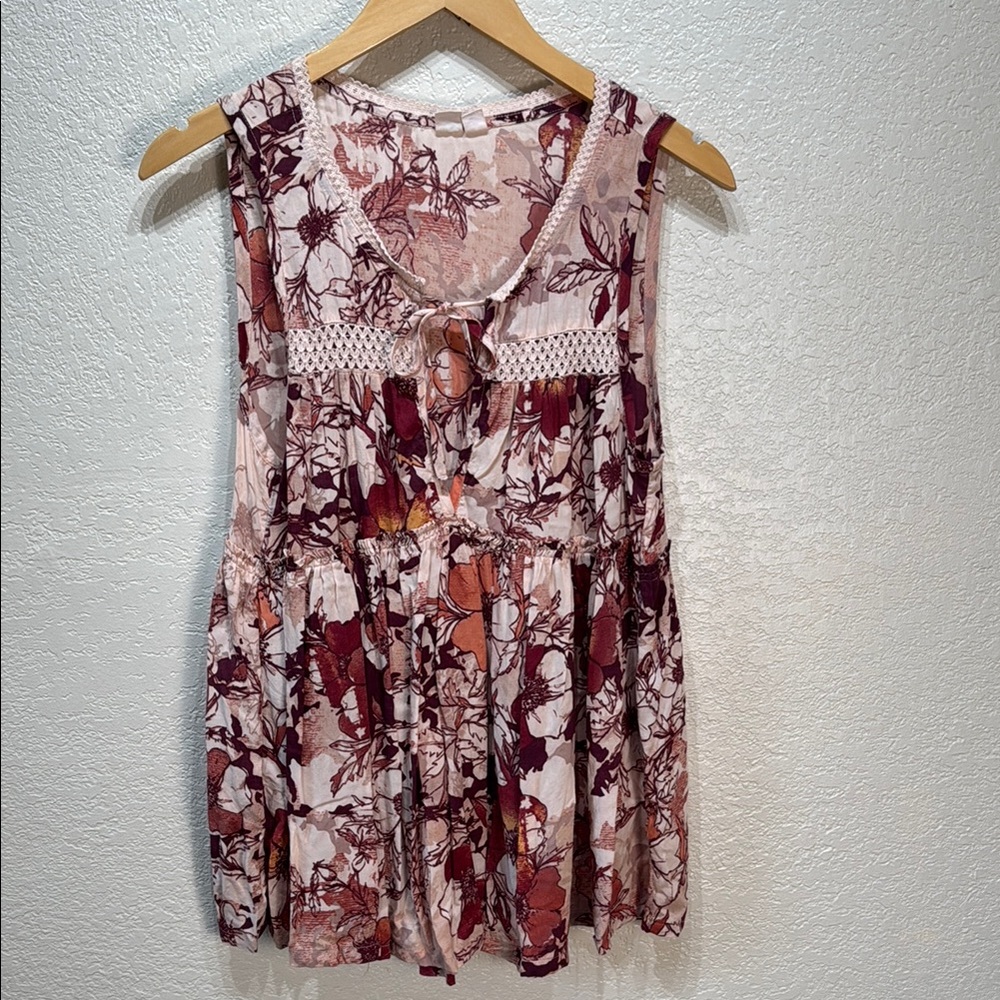 Melrose and Market Women's‎ M Pink Burgundy Floral Sleeveless Ruffle V-Neck Top